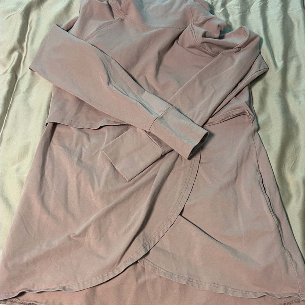 Latched Mama pullover